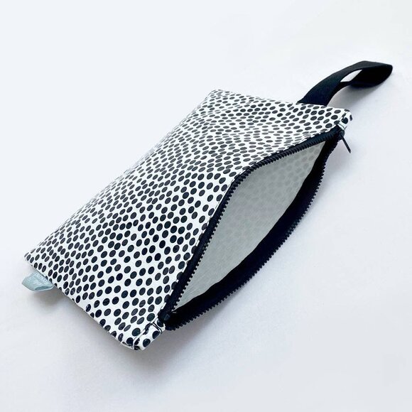 Good to Go Pouch made with Recycled Water Bottles - Picture 2 of 4